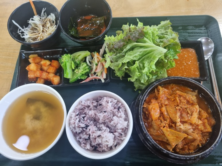 部分韩国大学食堂饭菜对比，快来看看吧！